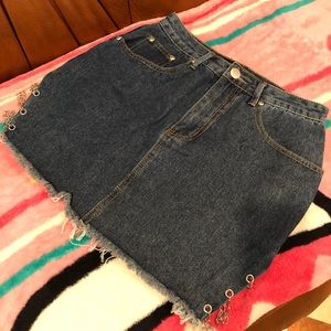 🌷Pretty Little Things women’s mini skirt! NWOT